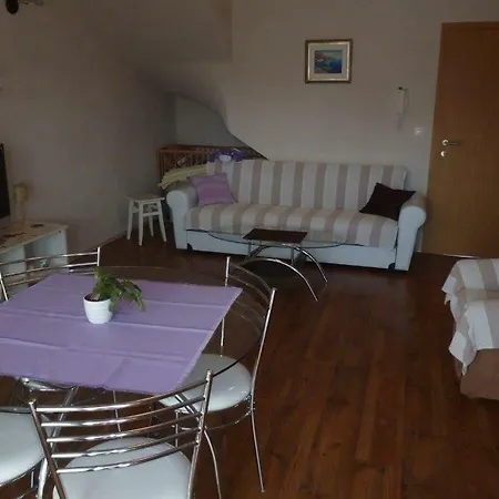 Lägenhet New With Terrace And Garden